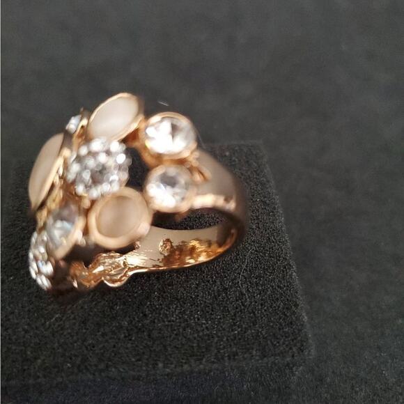 Ladies Gold Tone Ring Champaign Colored Stones Size 7 1/2 to 8 - Picture 4 of 6